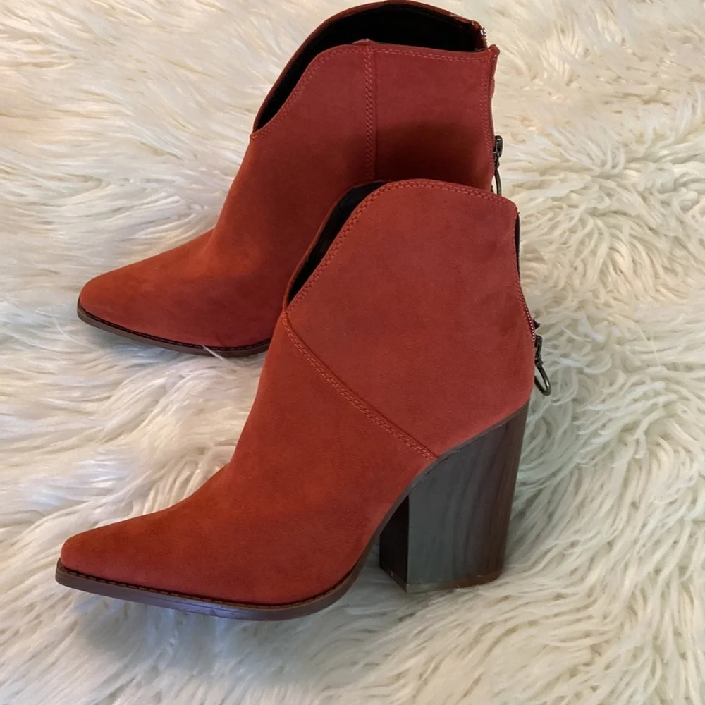 QUPID Booties never been worn size 8.5 beautiful color heel is 4” - Picture 2 of 12